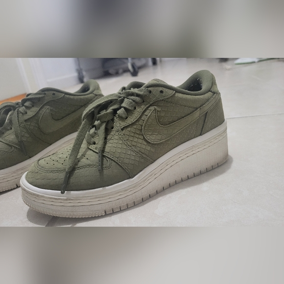 Nike Air Force 1 Python - Picture 2 of 4